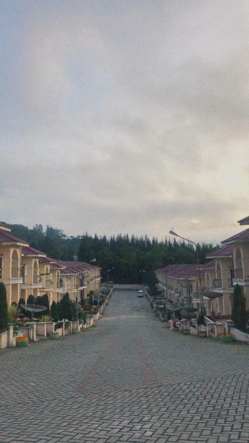 Villa Brastagi Resort Jalan Mimpin Tua Blok C No. 41 Berastagi Eksteriør billede