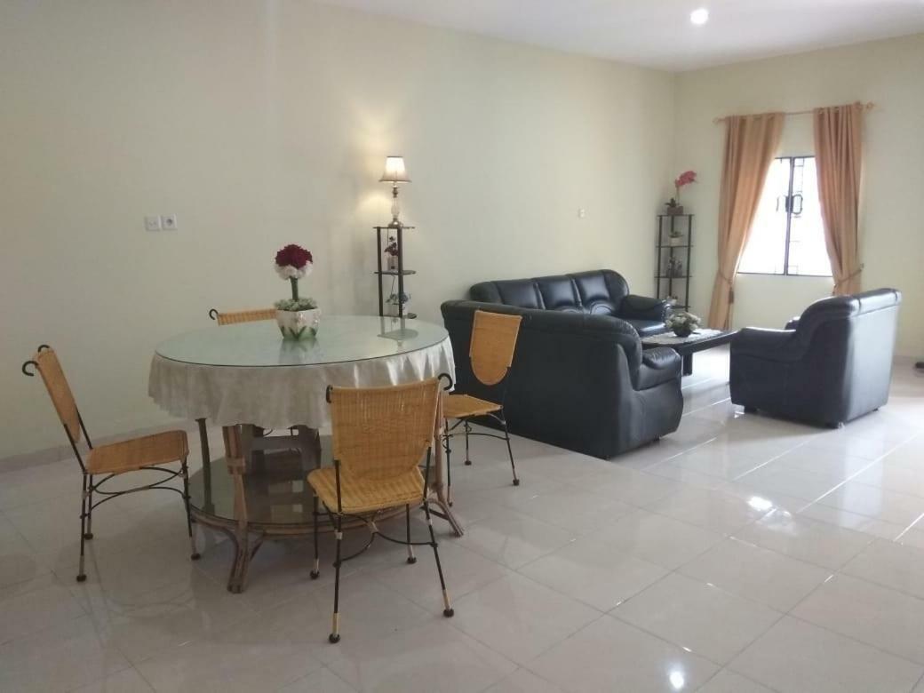 Villa Brastagi Resort Jalan Mimpin Tua Blok C No. 41 Berastagi Eksteriør billede
