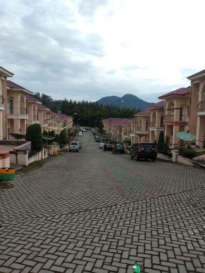 Villa Brastagi Resort Jalan Mimpin Tua Blok C No. 41 Berastagi Eksteriør billede