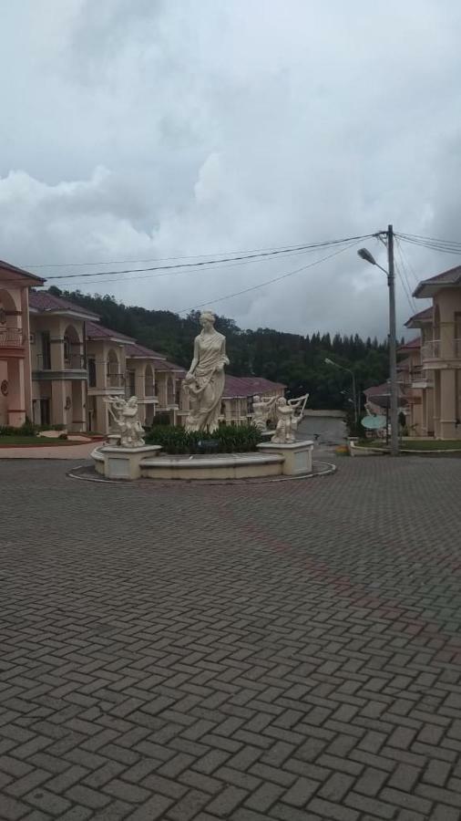 Villa Brastagi Resort Jalan Mimpin Tua Blok C No. 41 Berastagi Eksteriør billede