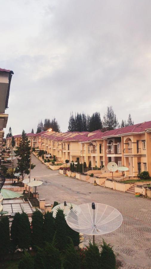 Villa Brastagi Resort Jalan Mimpin Tua Blok C No. 41 Berastagi Eksteriør billede